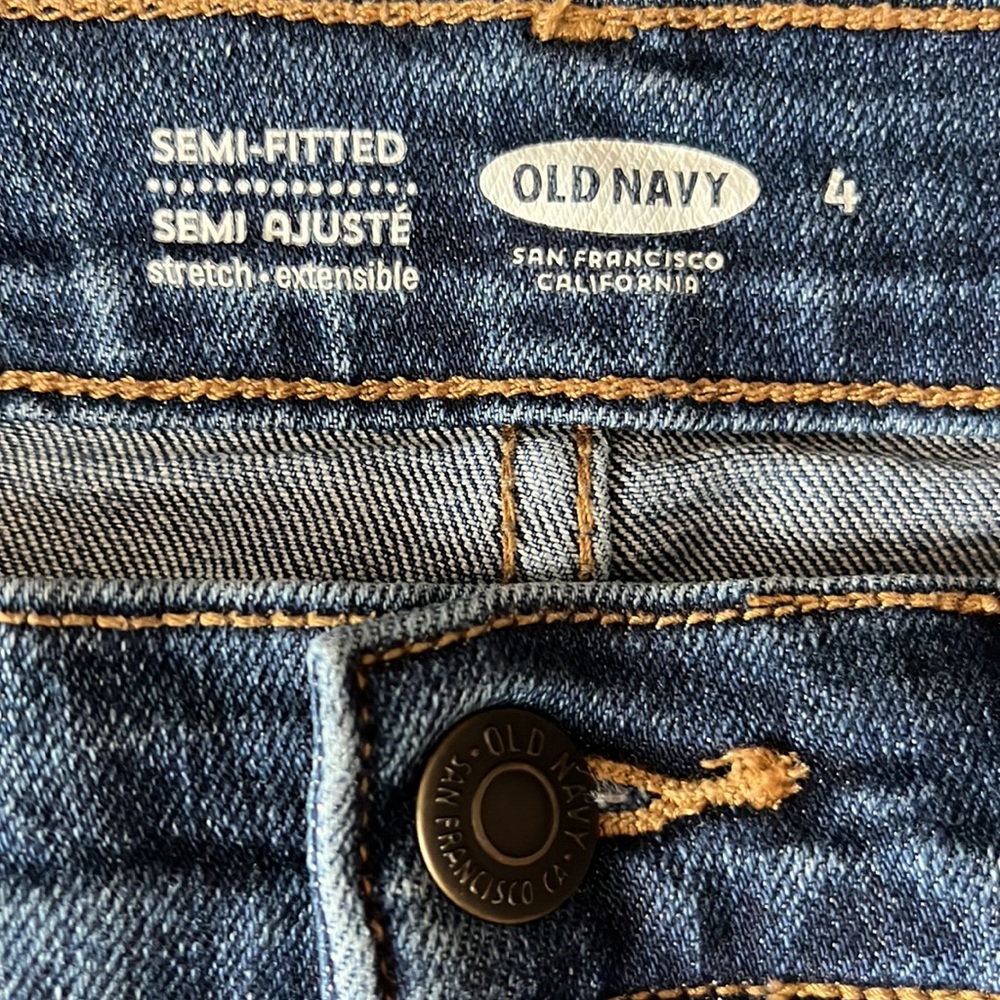 NWOT Old Navy semi-fitted denim shorts - size 4 - Picture 3 of 4